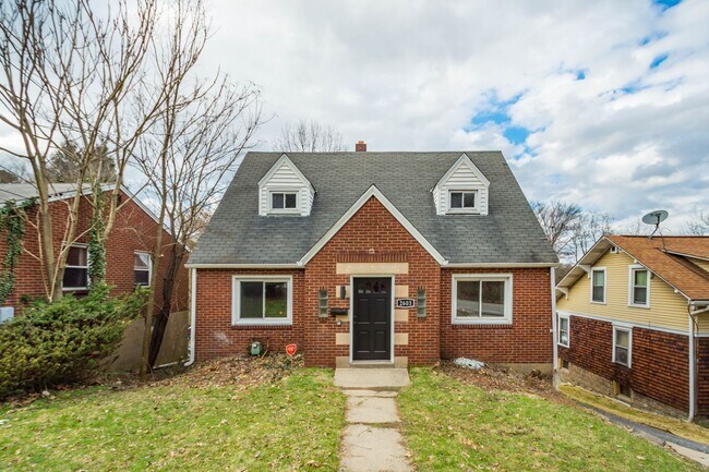 Foto del edificio - Stunning 3 bedroom home in Penn Hills available April 1st!