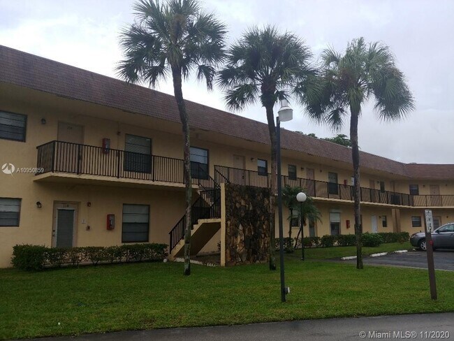 Foto del edificio - 2 Briarwood Cir