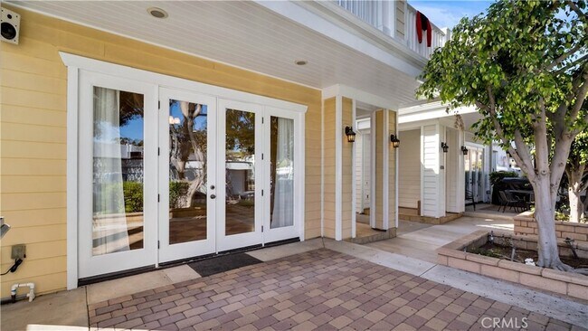 Building Photo - 431 Iris Ave