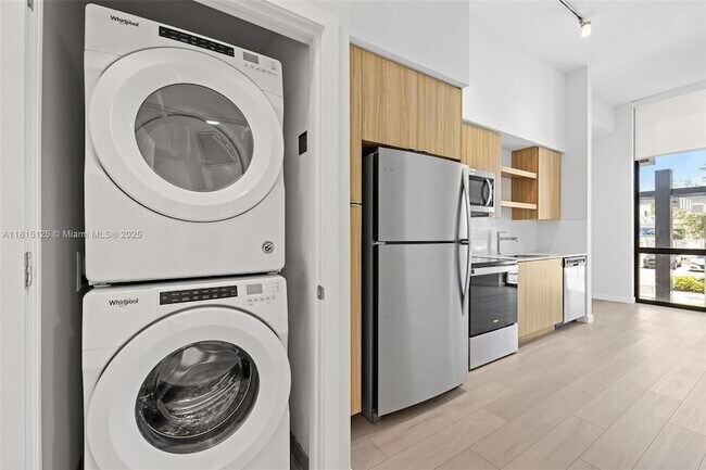 Foto del edificio - 555 NE 8th St