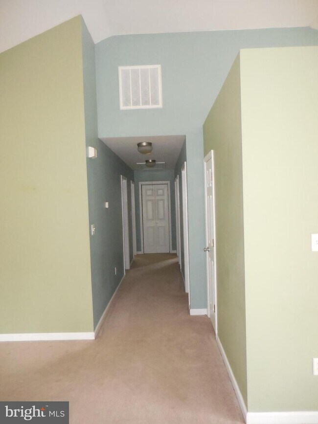 Foto del edificio - 108 Boston Dr