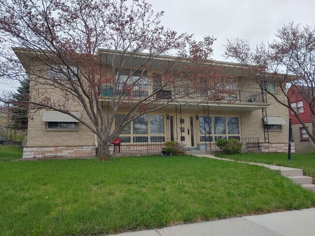 Front - 4334 N 92nd St