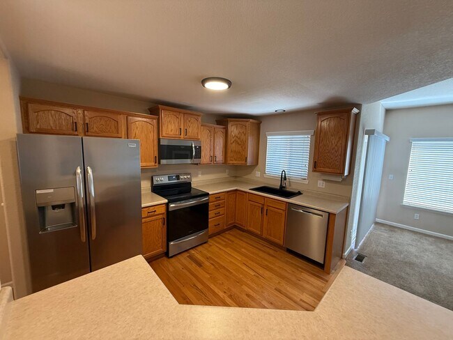 Foto del edificio - 2 bedroom, 2 1/2 bath condo in the NORTHEAST side of Colorado Springs