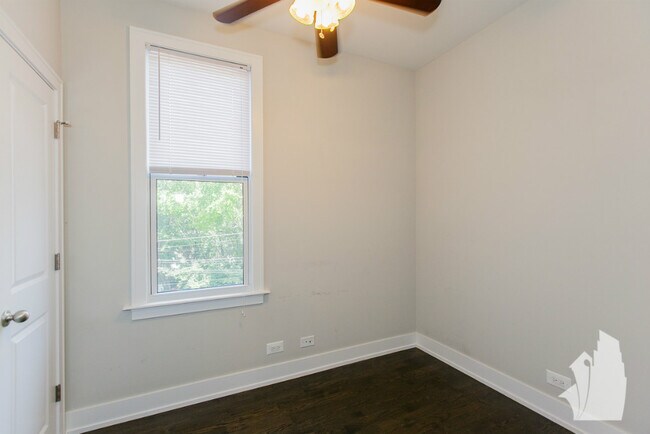 Foto del edificio - 3309 N Southport Ave