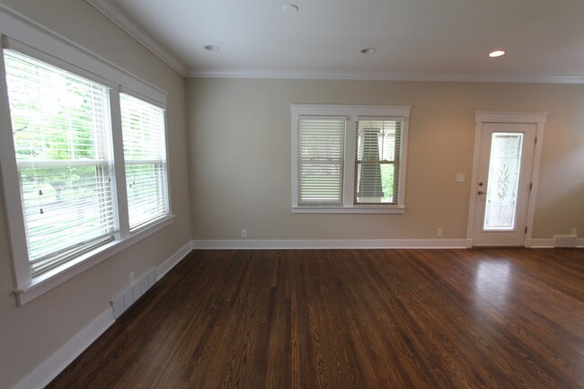 Building Photo - 307 S 50th St