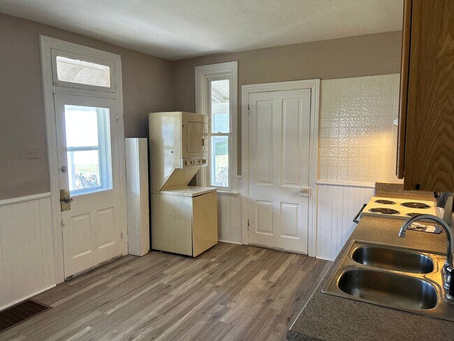 Building Photo - Stunning Home Located in Northeastern School District