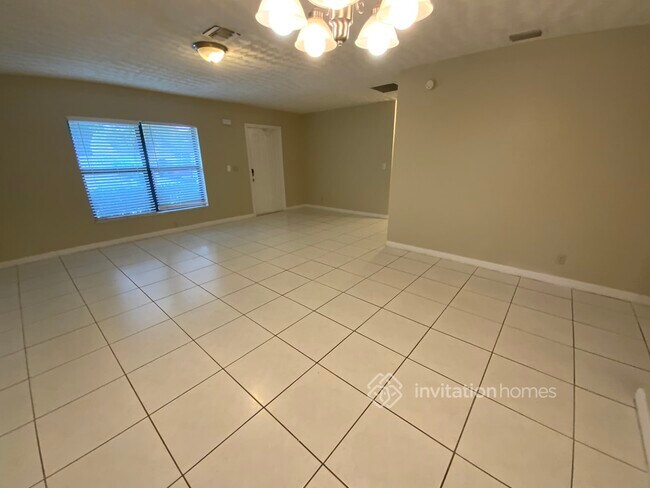 Foto del edificio - 5819 Judd Falls Rd E