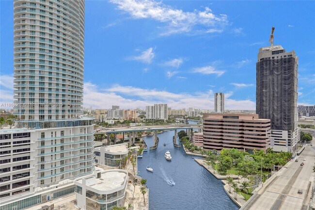 Foto del edificio - 185 SW 7th St