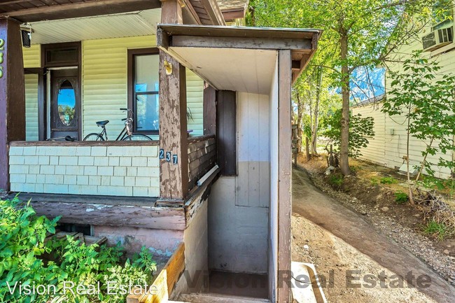 Building Photo - 3 br, 1 bath Apartment - 235 E Center St.