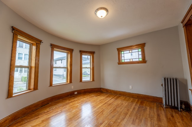 Building Photo - 36 Blossom St