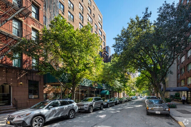 Building Photo - 515 E 85th St