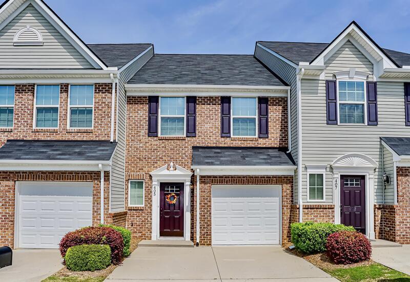 Photo - 405 Christiane Way