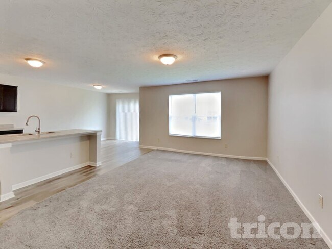 Building Photo - 1806 12 Oaks Dr