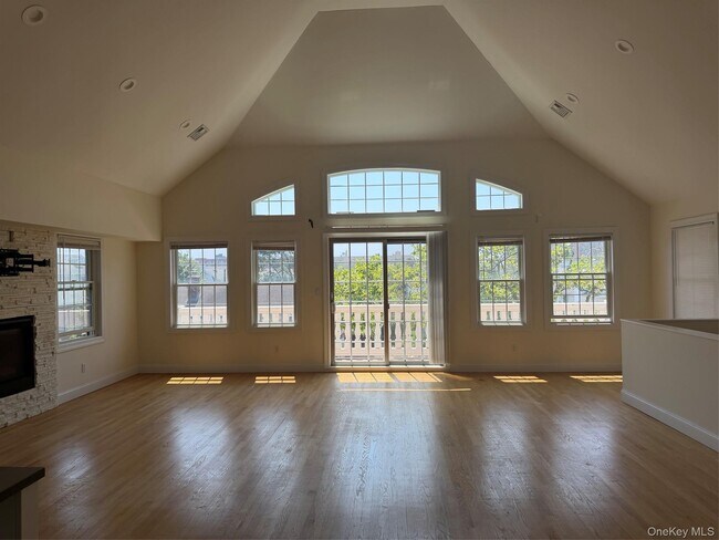 Foto del edificio - 621 E Olive St