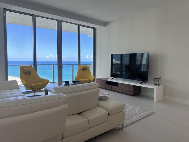 Foto del edificio - 3100 N Ocean Dr