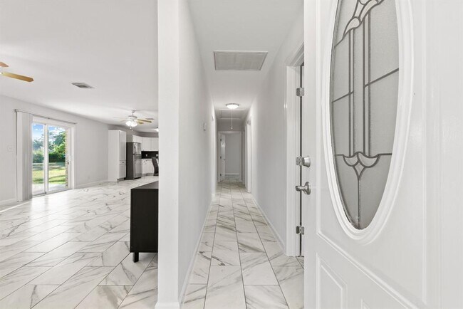 Building Photo - 25223 Lakeview Rd