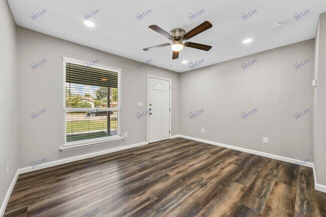 Foto del edificio - 417 High School Ln