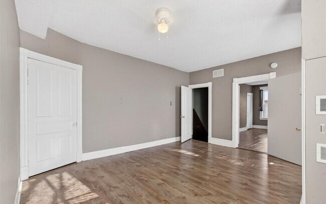 Foto del edificio - 3005 S Compton Ave