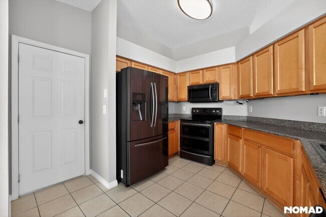 Building Photo - 7831 Carriage Pointe Dr