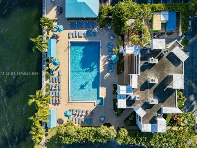 Foto del edificio - 1000 Parkview Dr
