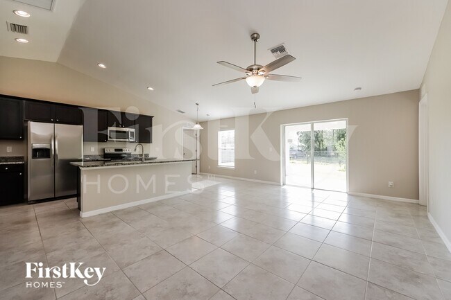 Foto del edificio - 2828 NW 27th Pl