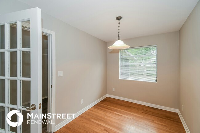 Foto del edificio - 2655 Lorna Rd