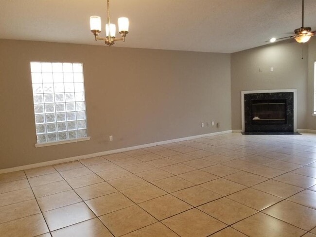 Building Photo - 3 bedroom in Jacksonville FL 32218
