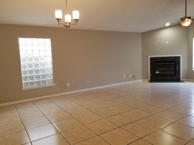 Foto del edificio - 3 bedroom in Jacksonville FL 32218