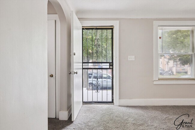 Foto del edificio - $1250 3 bedrooms