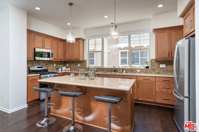 Foto del edificio - 6521 La Mirada Ave