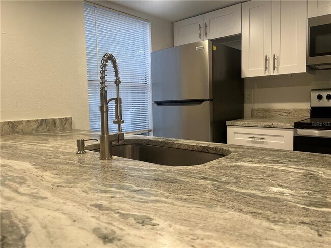 Foto del edificio - 4006 Barwood Dr