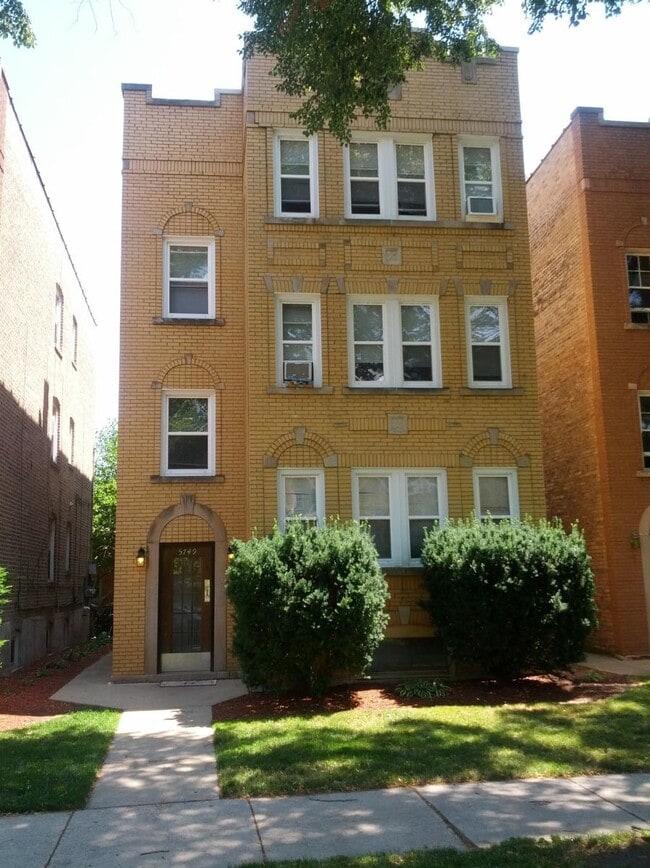 Building Photo - 5749 N Rockwell St