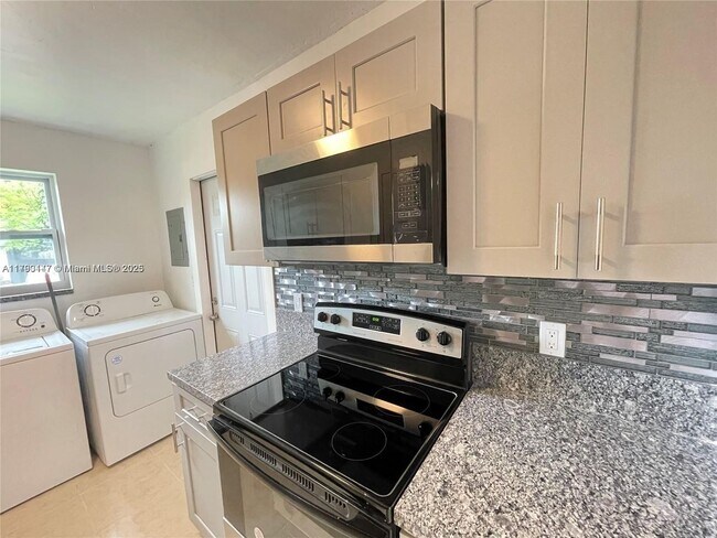 Foto del edificio - 10846 NE 3rd Ct