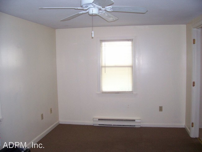 Building Photo - 1 br, 1 bath House - 129 Railroad Ave 1st Fl