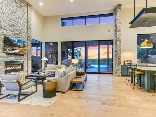 Building Photo - 3817 Verano Dr