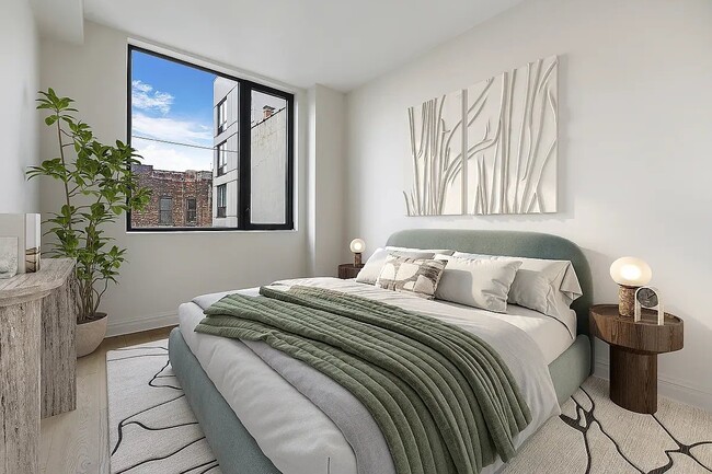 Building Photo - 127 W 112th St