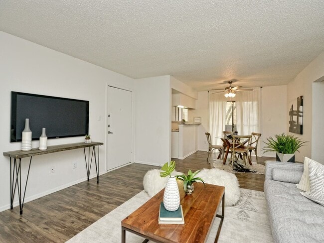 Building Photo - 3600 N Hills Dr