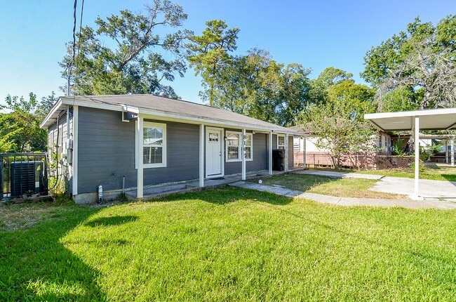 Building Photo - 8162 Homewood Ln