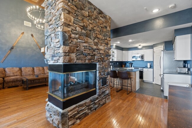 Building Photo - 8120 Stonegate Dr
