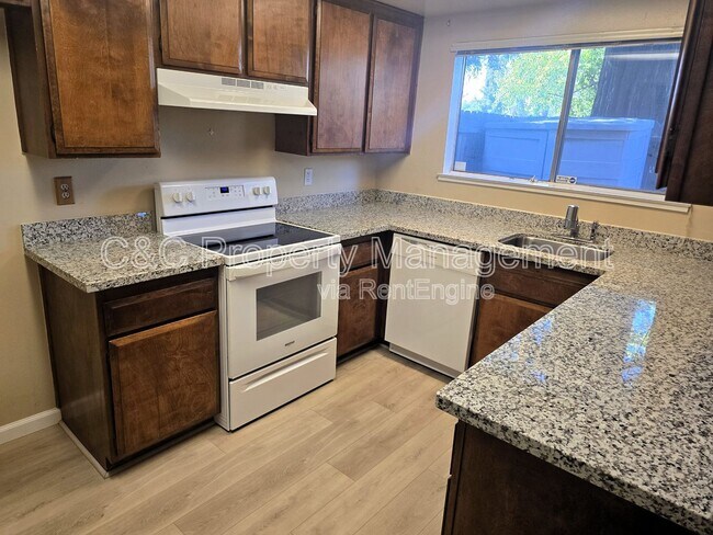 Foto del edificio - 3625 Larchmont Square Ln