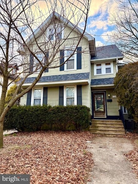 Photo - 136 Maple Terrace Unit