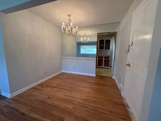 Foto del edificio - 1724-1726 Tanglewood Dr Akron OH 44313 MFH2 .PW .T1