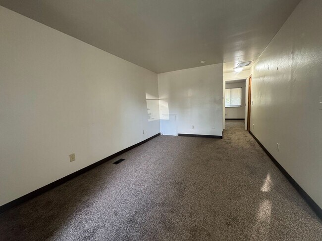 Building Photo - TIKI - 4563-4569 Croftshire Dr.