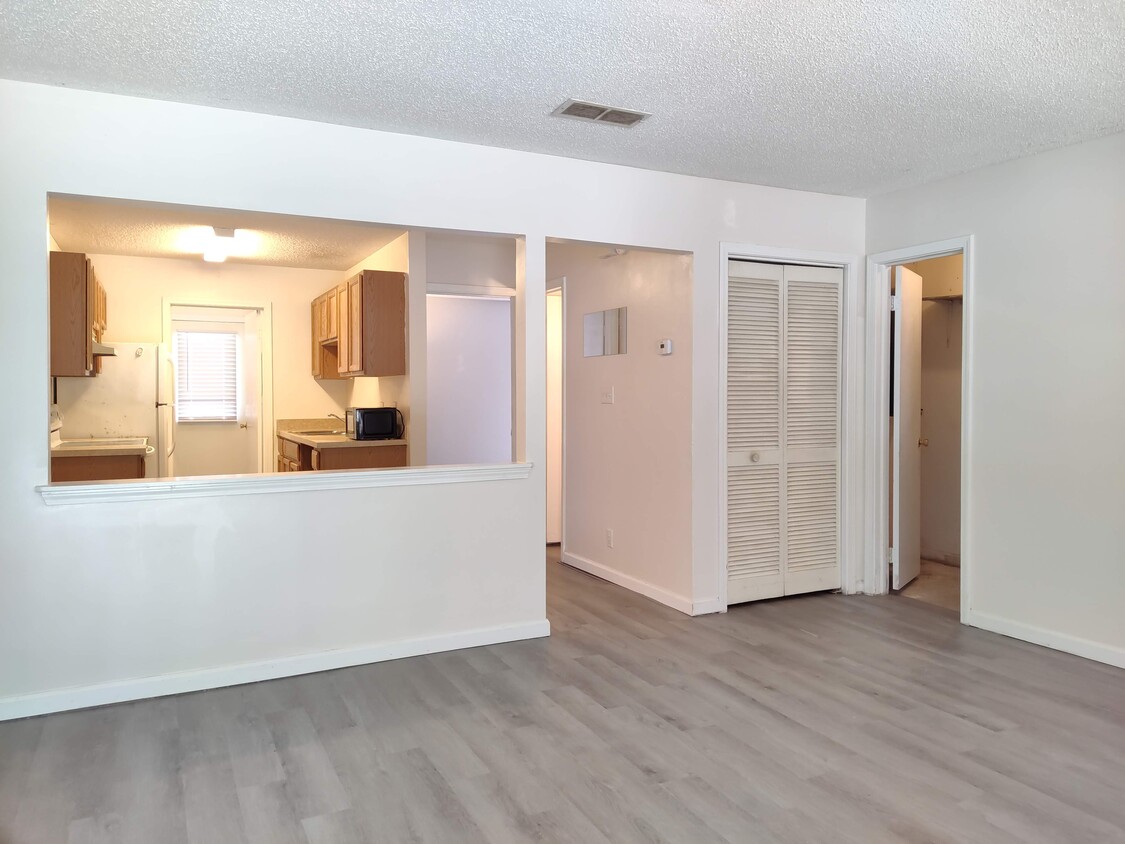 Foto principal - 801 Burcale Rd