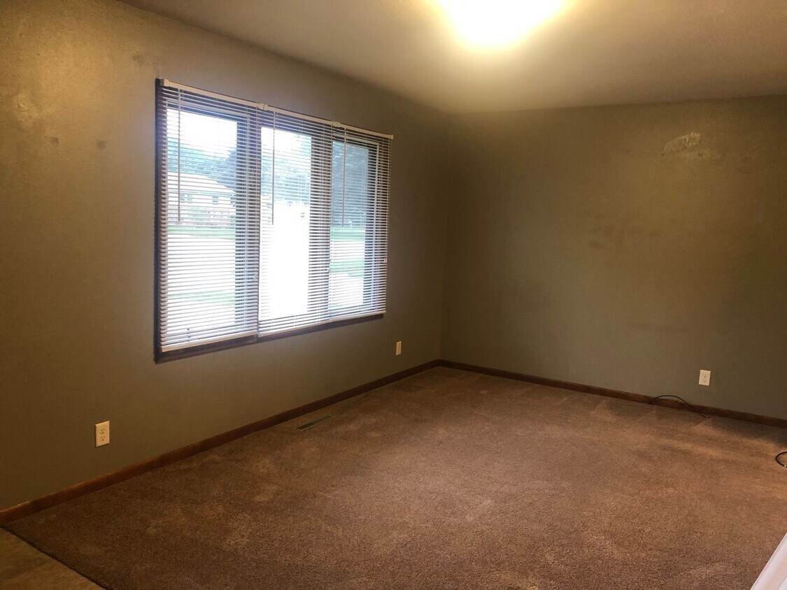 Primary Photo - 3 Bedroom newly remodeled home