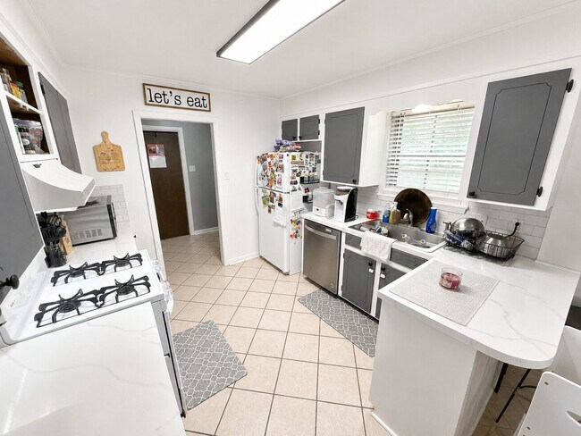 Building Photo - 8514 Timberwood Ln