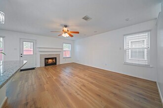 Building Photo - 123 N Villa Oaks Dr