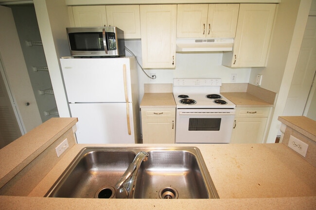 Building Photo - 4823 Via Palm Lakes Via