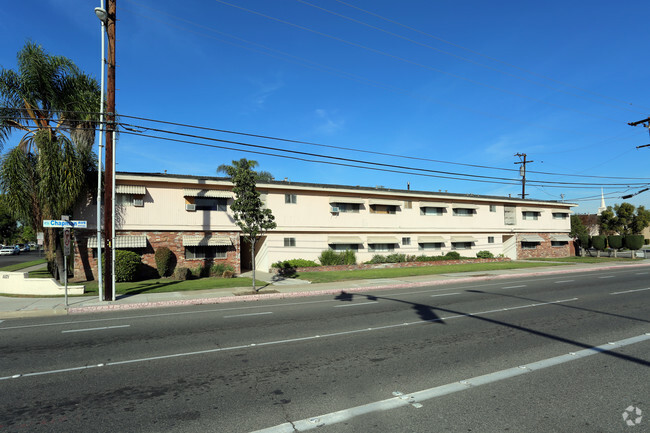Building Photo - 11171 Chapman Ave