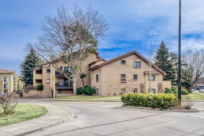 Building Photo - Charming, Classic Boulder Condo in a Prime Location - Available NOW